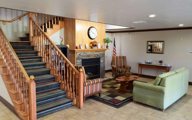 photo 2 of Country Inn & Suites by Radisson, Grand Rapids Airport, MI
