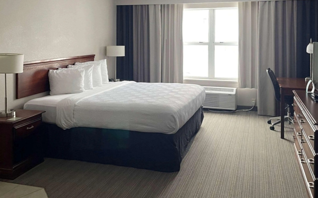 photo 2 of Country Inn & Suites by Radisson, Houghton, MI