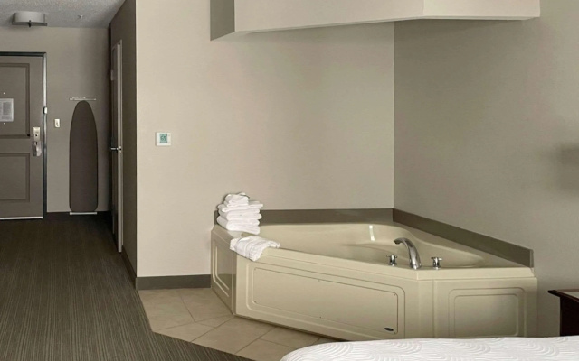 photo 3 of Country Inn & Suites by Radisson, Houghton, MI