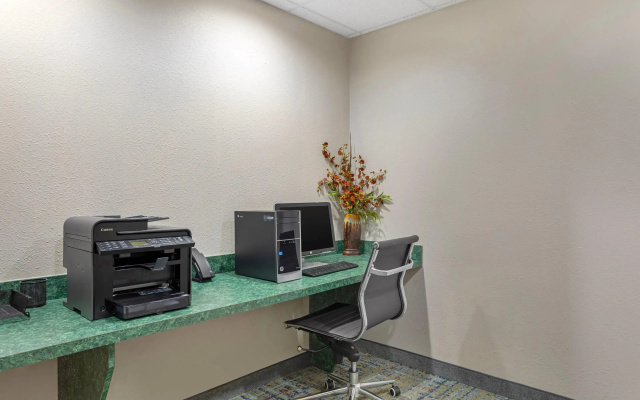 photo 3 of Country Inn & Suites by Radisson, Jacksonville West, FL