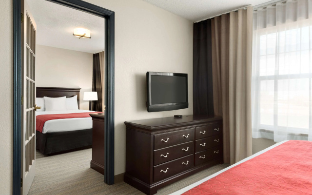 photo 3 of Country Inn & Suites by Radisson, Kansas City at Village West, KS
