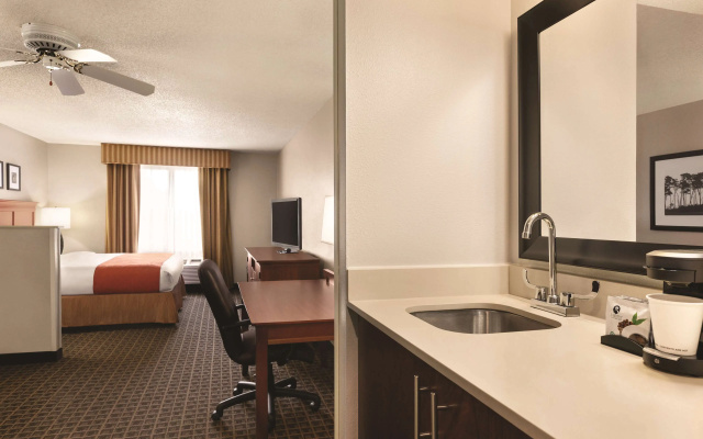 photo 3 of Country Inn & Suites by Radisson, Lawrenceville near Northside Hospital Gwinnett