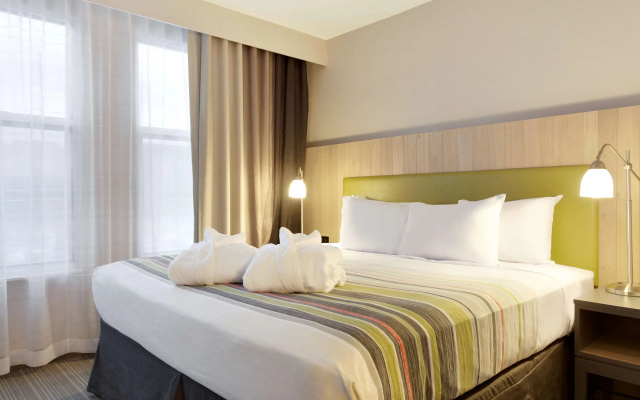photo 5 of Country Inn & Suites by Radisson, Bloomington at Mall of America, MN