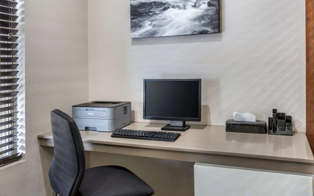 photo 2 of Country Inn & Suites by Radisson, Mesa, AZ