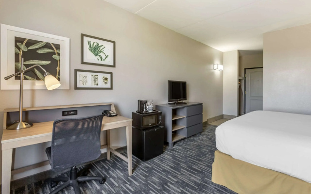 photo 5 of Country Inn & Suites by Radisson, Mesa, AZ