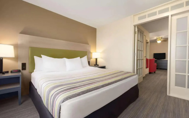 photo 4 of Country Inn & Suites by Radisson, Milwaukee Airport, WI
