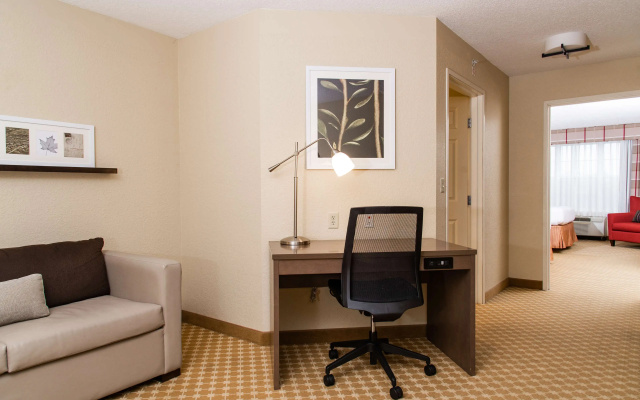 photo 2 of Country Inn & Suites by Radisson, Milwaukee West (Brookfield), WI