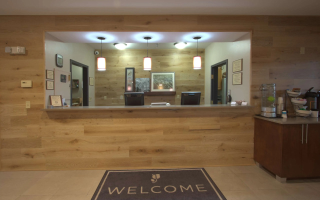 photo 2 of Country Inn & Suites by Radisson, Moline Airport
