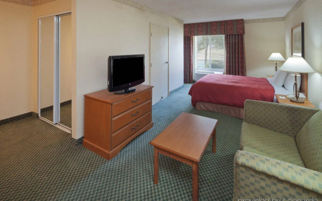 photo 2 of Country Inn & Suites by Radisson, Montgomery East, AL