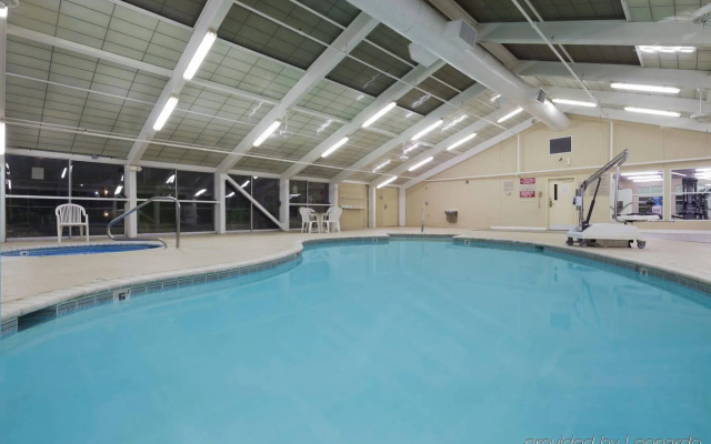 photo 3 of Country Inn & Suites by Radisson, Montgomery East, AL