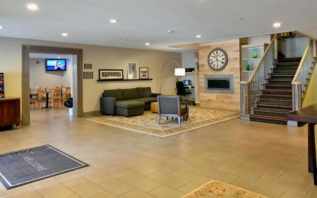 photo 2 of Country Inn & Suites by Radisson, Mount Morris, NY