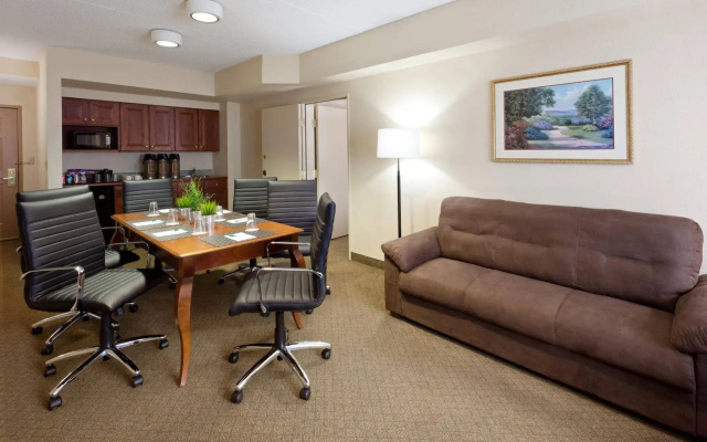 photo 5 of Hampton Inn & Suites Newark Airport Elizabeth