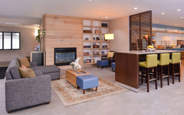 photo 2 of Country Inn & Suites by Radisson, Omaha Airport, IA