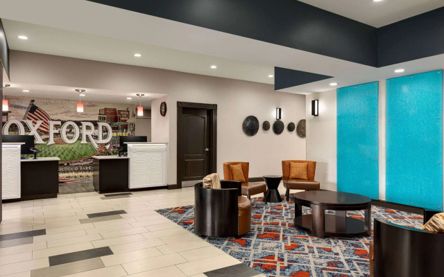 photo 2 of La Quinta Inn & Suites by Wyndham Oxford - Anniston