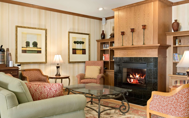 photo 2 of Country Inn & Suites by Radisson, Peoria North, IL