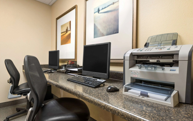 photo 3 of Country Inn & Suites by Radisson, Peoria North, IL