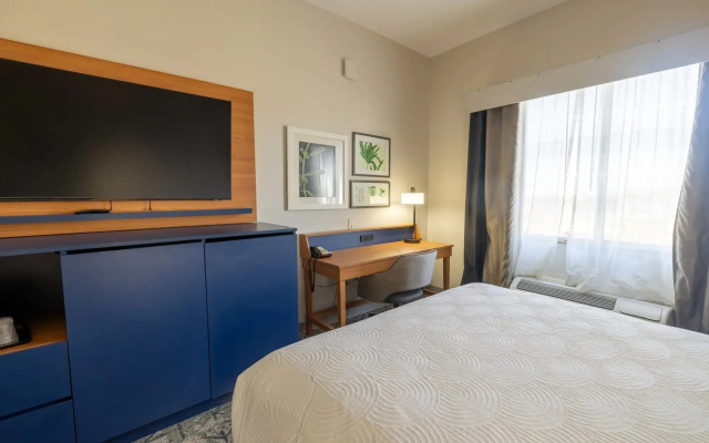 photo 4 of Country Inn & Suites by Radisson, St. Petersburg - Clearwater, FL