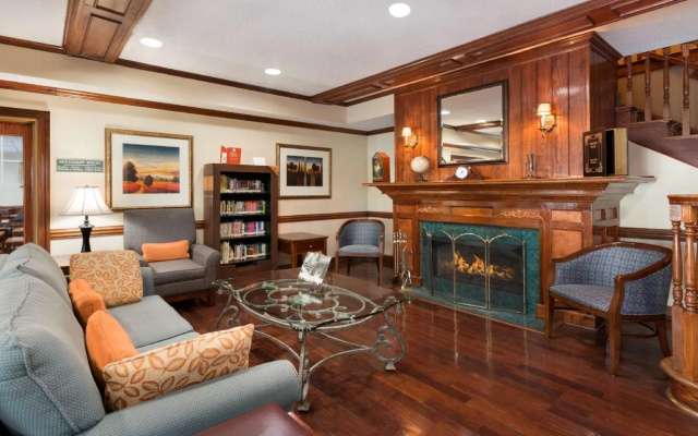 photo 2 of Country Inn & Suites by Radisson, Savannah Midtown, GA
