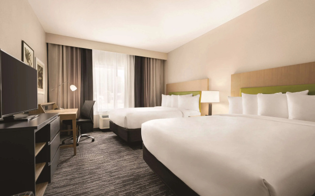photo 4 of Country Inn & Suites by Radisson, Savannah Midtown, GA