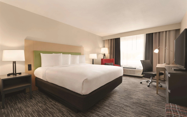 photo 5 of Country Inn & Suites by Radisson, Savannah Midtown, GA