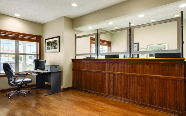 photo 3 of Country Inn & Suites by Radisson, Schaumburg, IL