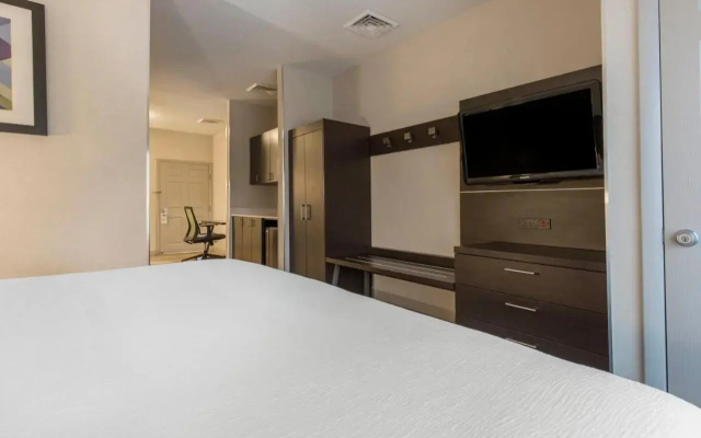 photo 4 of Holiday Inn Express & Suites Chicago West - St Cha