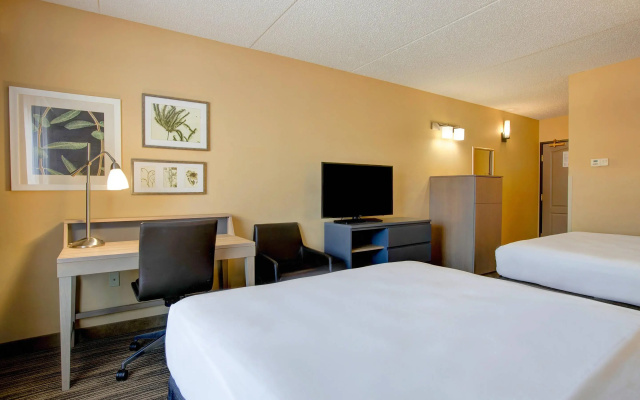 photo 2 of Comfort Inn & Suites St. Paul Northeast