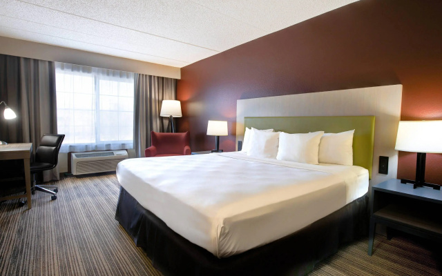 photo 4 of Comfort Inn & Suites St. Paul Northeast