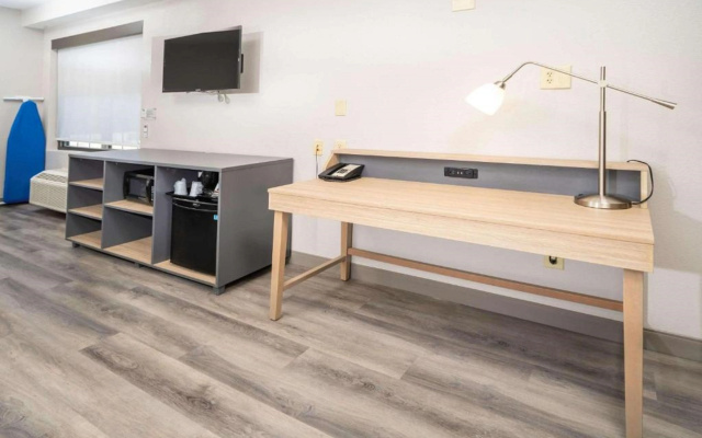 photo 5 of Country Inn & Suites by Radisson, Stone Mountain, GA
