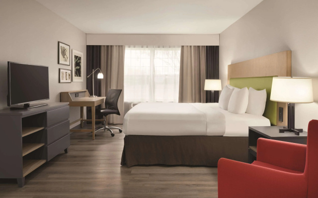 photo 2 of Country Inn & Suites by Radisson, Waterloo, IA