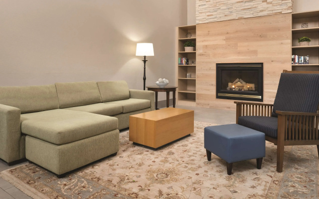 photo 3 of Country Inn & Suites by Radisson, Waterloo, IA
