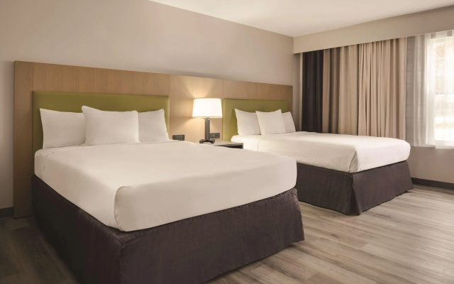 photo 5 of Country Inn & Suites by Radisson, Waterloo, IA