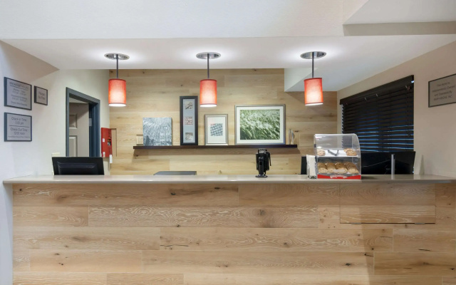 photo 2 of Country Inn & Suites by Radisson, Columbia, MO