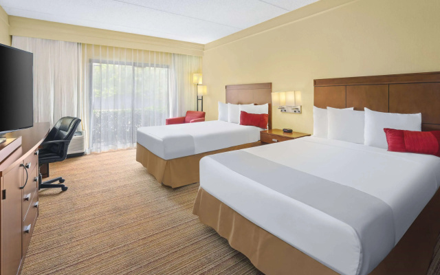 photo 4 of Super 8 by Wyndham Dallas Love Field Airport
