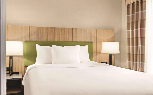 photo 4 of Country Inn & Suites by Radisson, Georgetown, KY