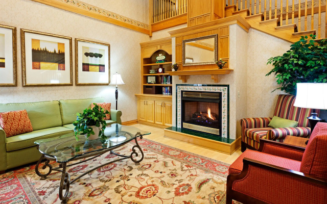 photo 2 of Country Inn & Suites by Radisson, Harrisburg Northeast - Hershey