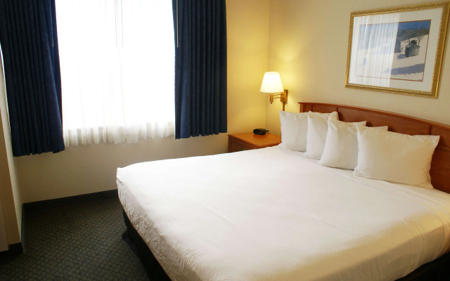 photo 3 of Country Inn & Suites by Radisson, Lansing, MI