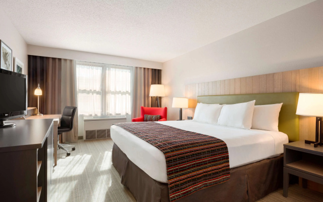 photo 2 of Country Inn & Suites by Radisson, Minneapolis West, MN