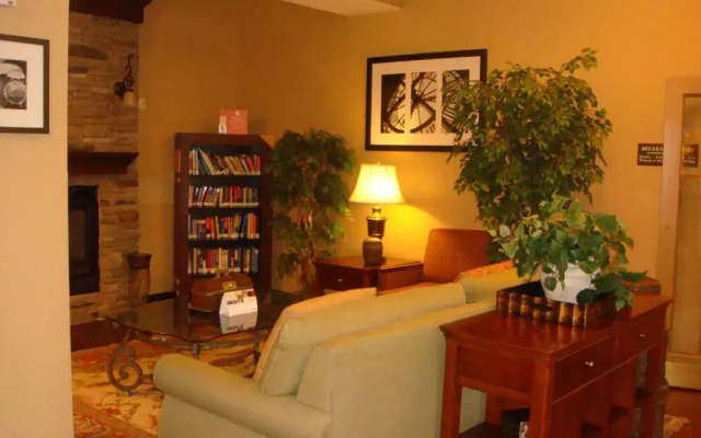 photo 2 of Country Inn & Suites by Radisson, Norcross, GA