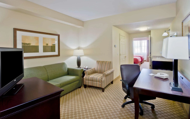 photo 2 of Country Inn & Suites by Radisson, Port Charlotte, FL