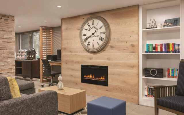 photo 2 of Country Inn & Suites by Radisson, Williamsburg East (Busch Gardens), VA