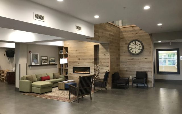photo 2 of Country Inn & Suites by Radisson, Wilmington, NC