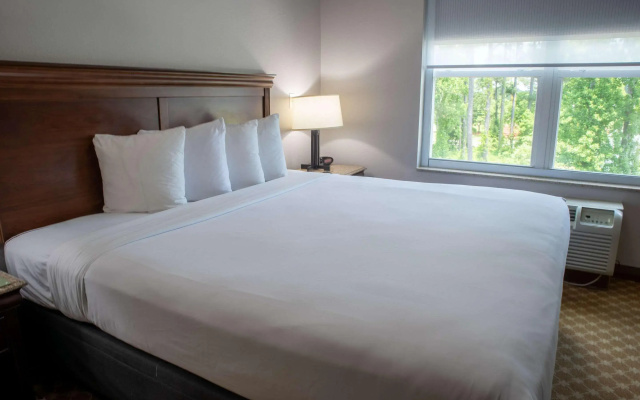 photo 5 of Country Inn & Suites by Radisson, Wilmington, NC