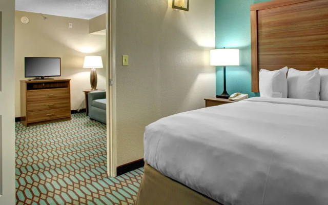 photo 5 of Country Inn & Suites by Radisson Asheville Downtown Tunnel Road