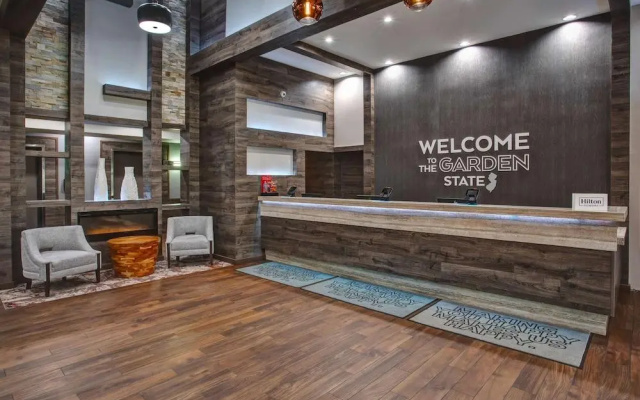 photo 2 of Hampton Inn & Suites Newark Airport Elizabeth