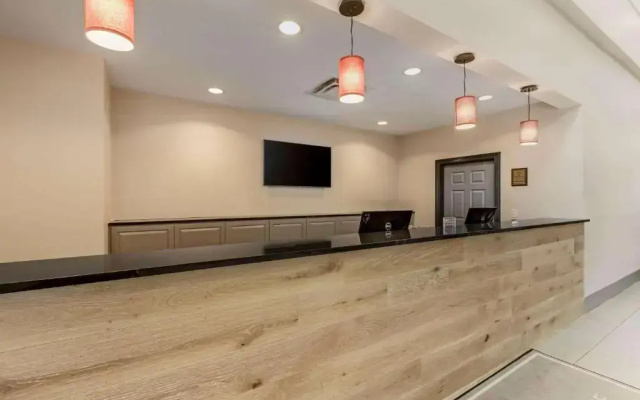 photo 2 of Country Inn & Suites by Radisson, Elk Grove Village/Itasca