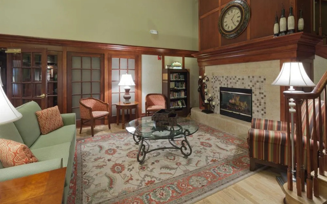 photo 2 of Country Inn And Suites, Milwaukee West