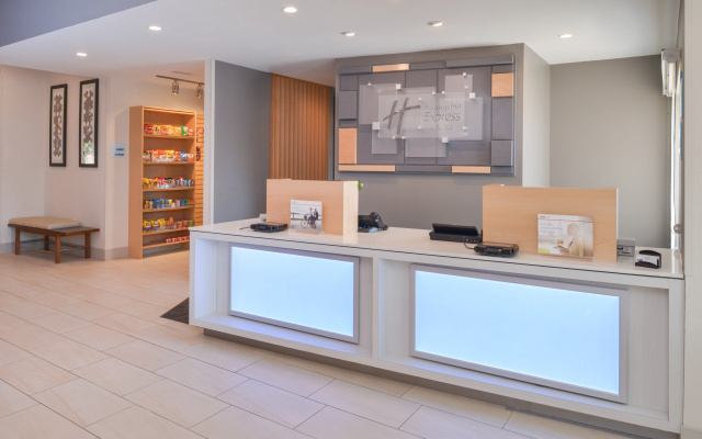 photo 4 of Holiday Inn Express & Suites Omaha - 120th and Maple by IHG