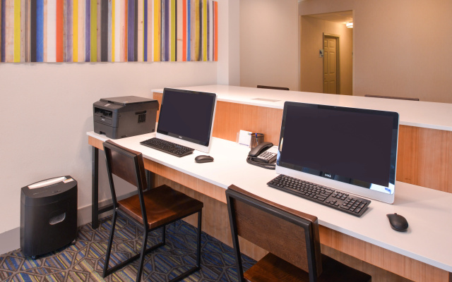 photo 5 of Holiday Inn Express & Suites Omaha - 120th and Maple by IHG