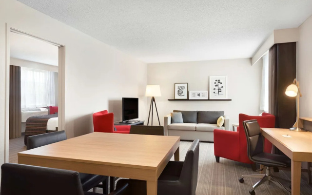 photo 5 of Country Inn & Suites by Radisson, Minneapolis West, MN